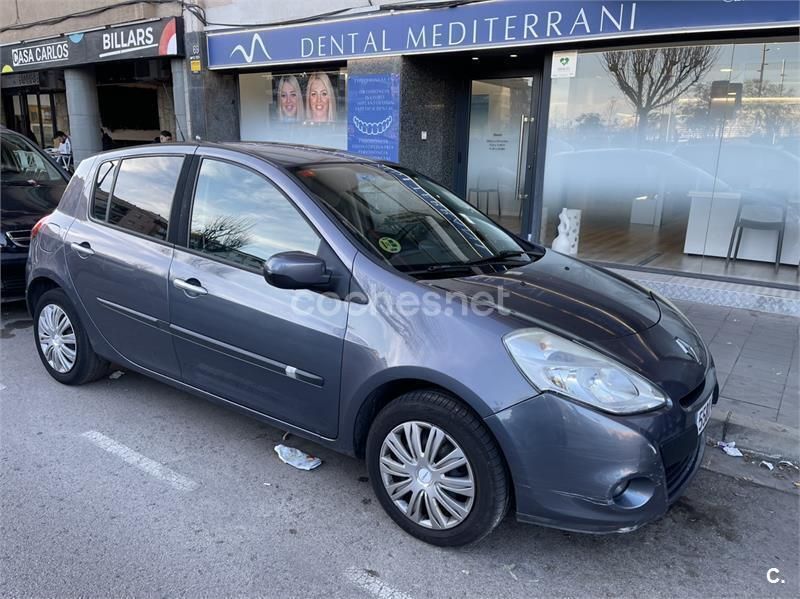 Usado Renault Clio II Authentique 70 CV (51 kW) 2010 Gris / plata Berlina