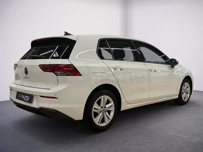 Usado VW Golf VIII Life 130 CV (95 kW) 2022 Blanco Berlina