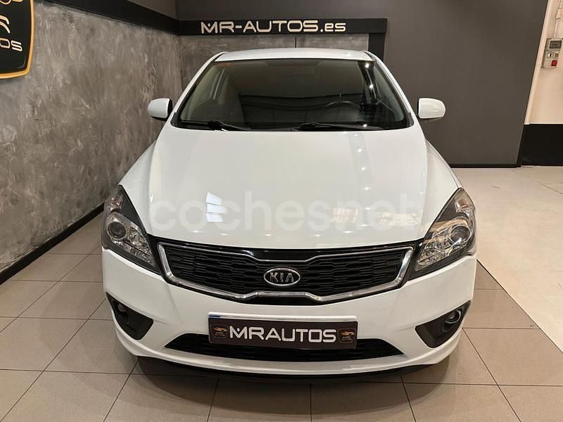 Używany Kia Ceed Active 128 KM (94 kW) 2011 Biały Hatchback