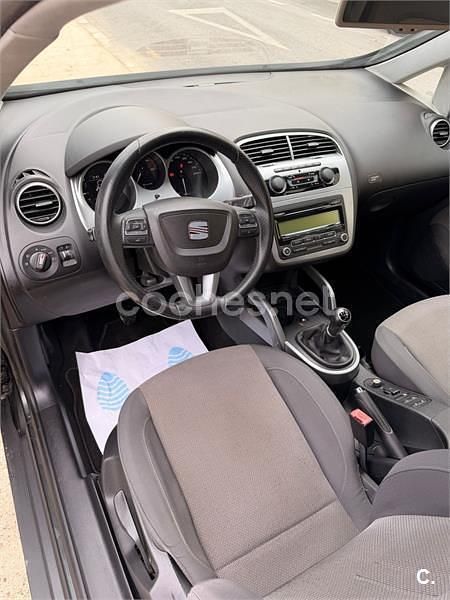 Usado Seat Altea Ecomotive 105 CV (77 kW) 2010 Gris / plata Monovolumen