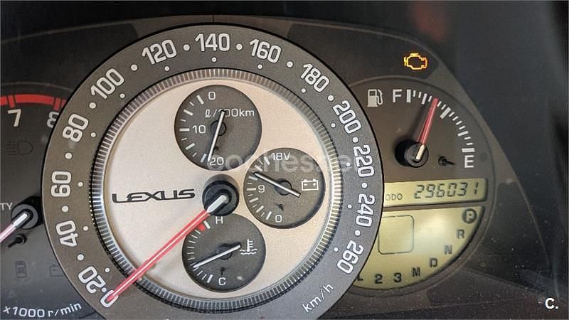 Gris / plata Usado 2002 Lexus IS300 Luxury Line Berlina | 4000 € - Imagen 1/3