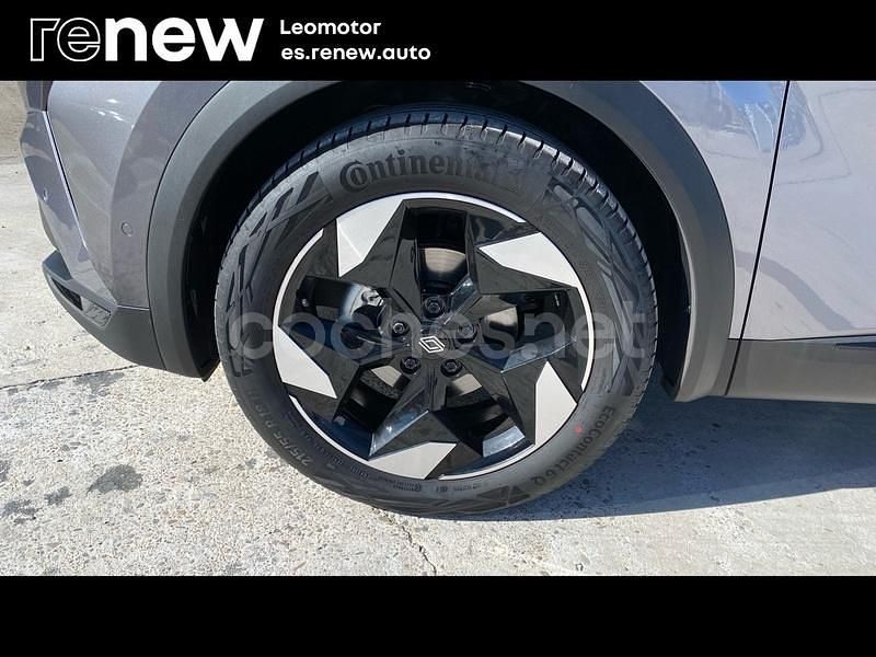Usado Renault Captur Techno 100 CV (73 kW) 2025 Gris / plata SUV