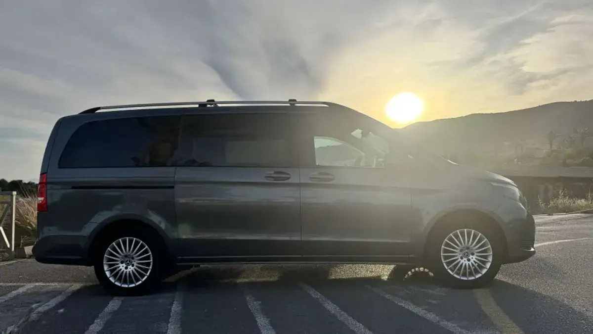 Usado Mercedes V220 163 CV (119 kW) 2018 Gris Monovolumen