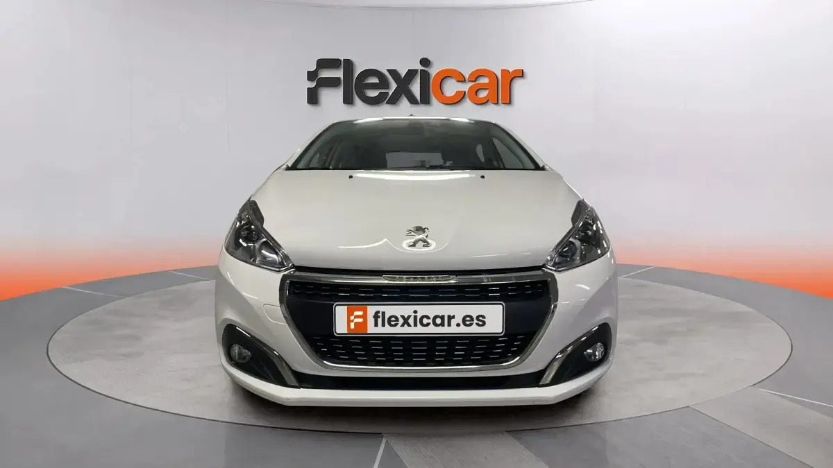 Usado Peugeot 208 Allure 110 CV (80 kW) 2018 Blanco Utilitario