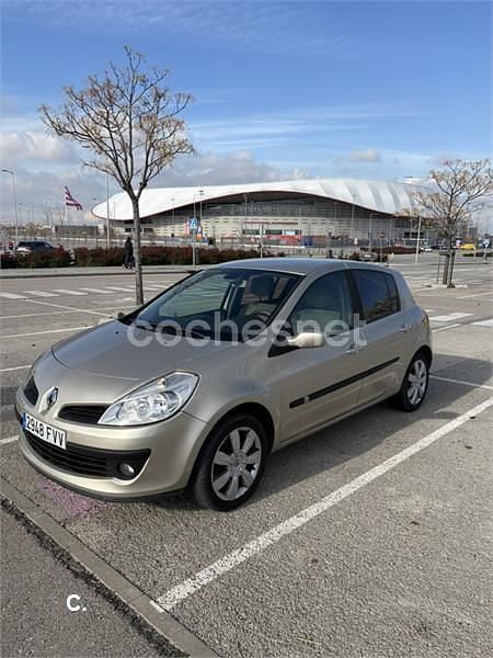 Usado Renault Clio II Privilege 105 CV (77 kW) 2007 Beige Berlina