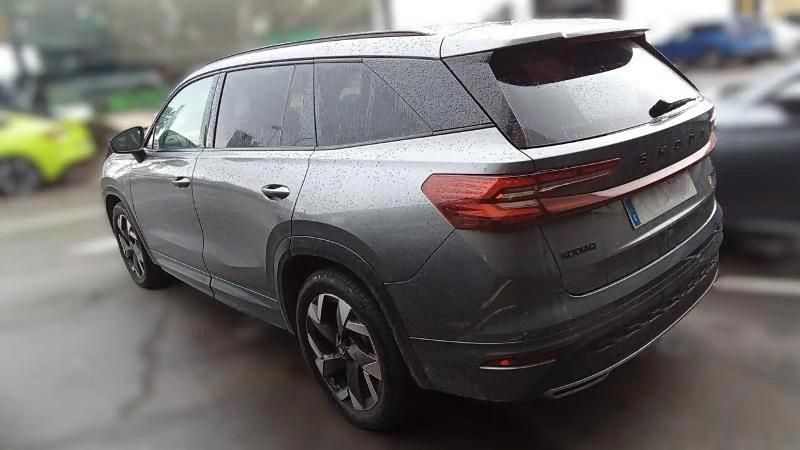 Usado Skoda Kodiaq SportLine 193 CV (141 kW) 2025 Gris/plata SUV