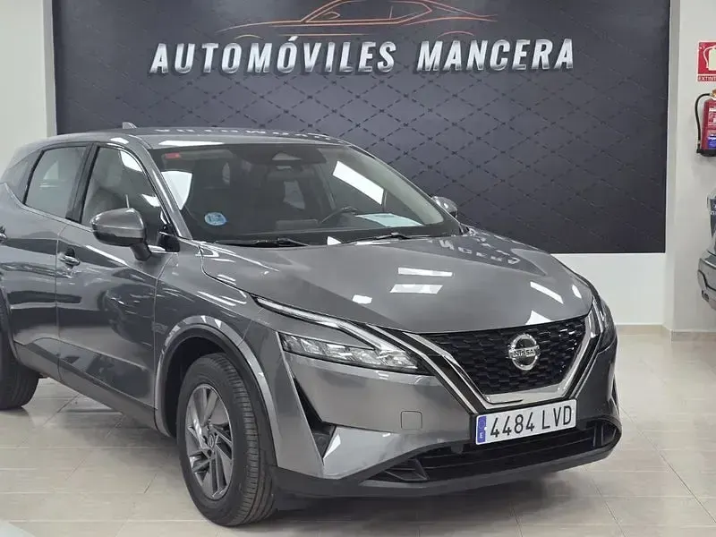 Usado Nissan Qashqai Acenta 158 CV (116 kW) 2021 Gris / plata SUV