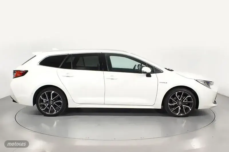 Usado Toyota Corolla Advance 180 CV (132 kW) 2021 Blanco Familiar