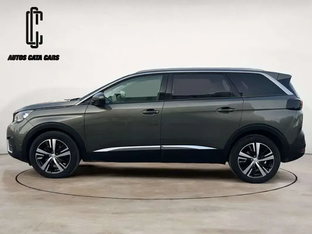 Usado Peugeot 5008 Allure 120 CV (88 kW) 2017 Gris / plata SUV