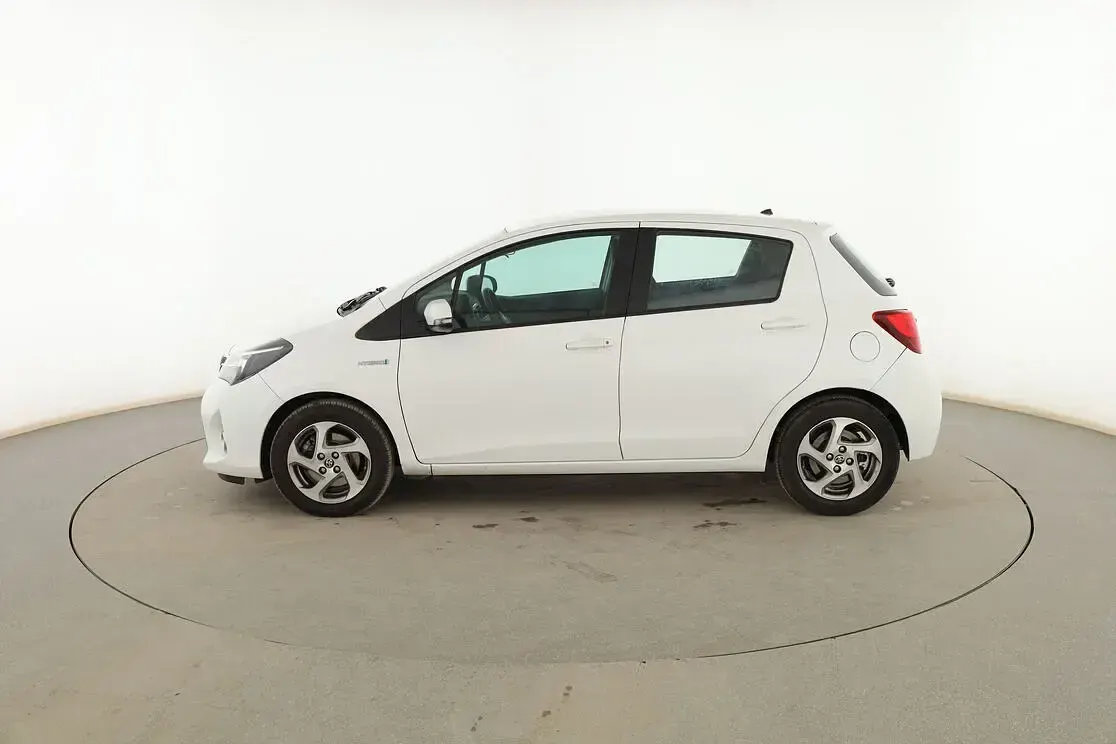 Usado Toyota Yaris Active 101 CV (74 kW) 2017 Blanco Utilitario