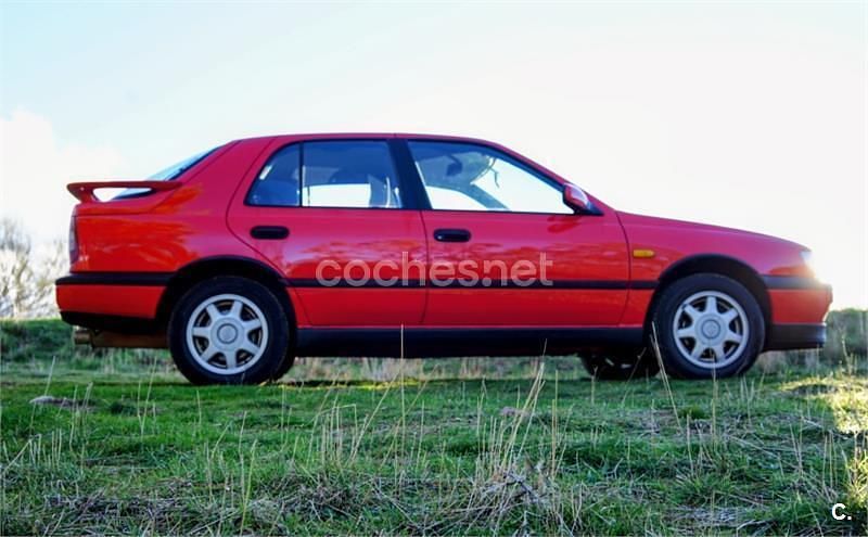 Usado Nissan Sunny 143 CV (105 kW) 1992 Rojo Berlina