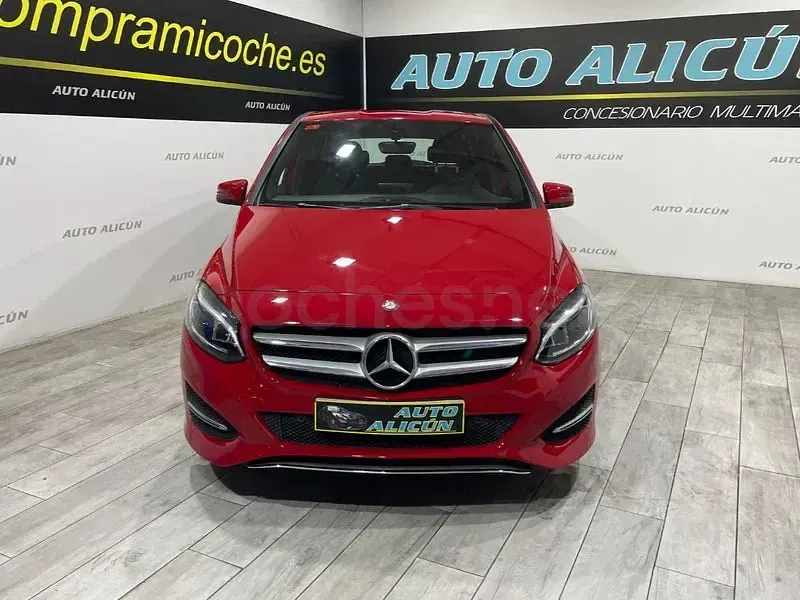 Usado Mercedes B180 109 CV (80 kW) 2016 Rojo Utilitario
