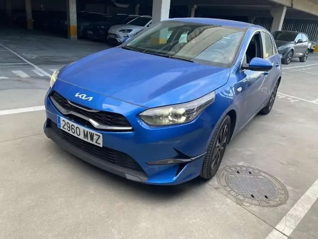 Usado Kia Ceed 101 CV (74 kW) 2024 Azul Utilitario