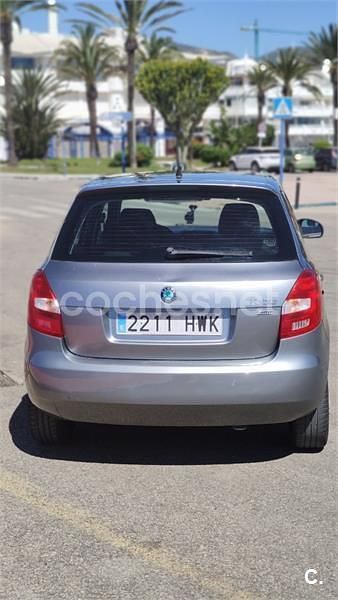 Usado Skoda Fabia Active 60 CV (44 kW) 2014 Gris / plata Berlina