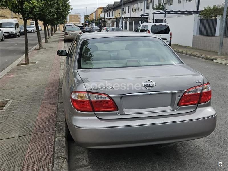Usado Nissan Maxima SE 140 CV (102 kW) 2000 Gris / plata Berlina