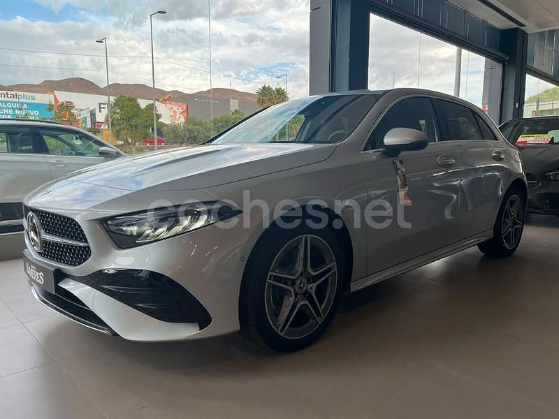 Gris / plata Usado 2024 Mercedes A250 Berlina | 45.906 € - Imagen 1/4