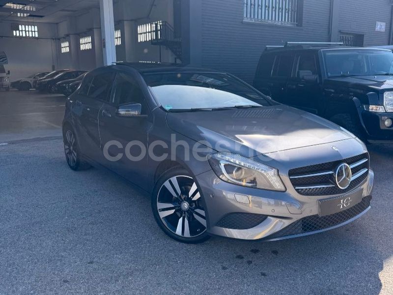 Usado Mercedes A220 Urban 170 CV (125 kW) 2015 Gris / plata Utilitario
