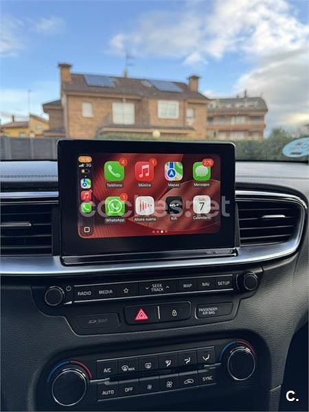 Usado Kia Ceed Launch Edition 120 CV (88 kW) 2018 Rojo Utilitario