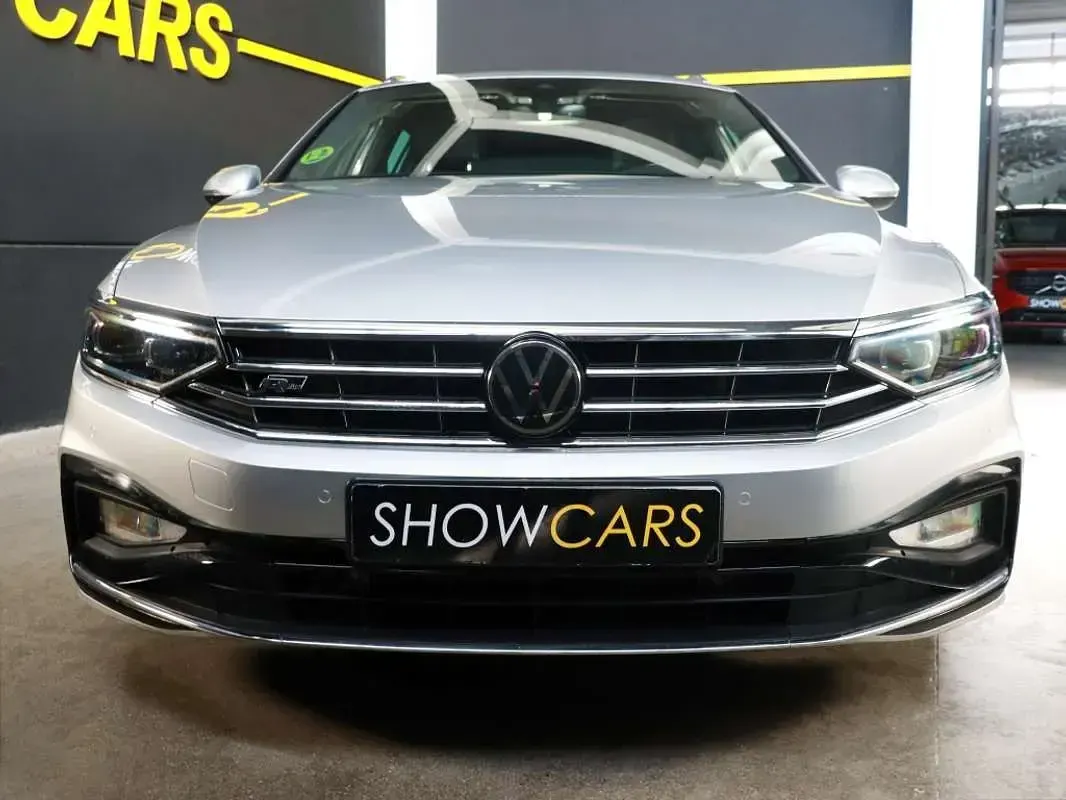 Käytetty VW Passat R-line 150 HP (110 kW) 2022 Harmaa Farmari