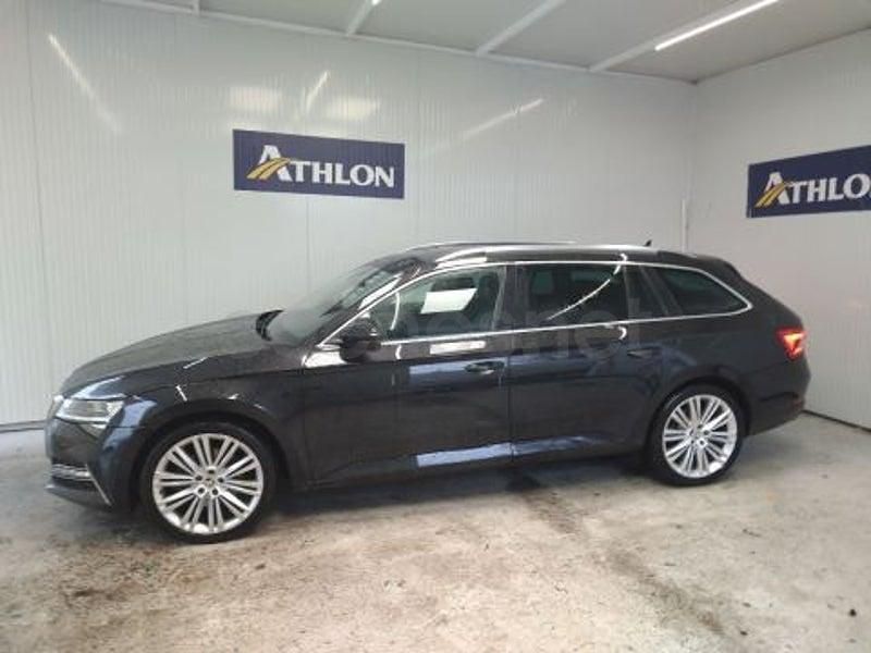 Usado Skoda Superb Style 218 CV (160 kW) 2020 Negro Familiar