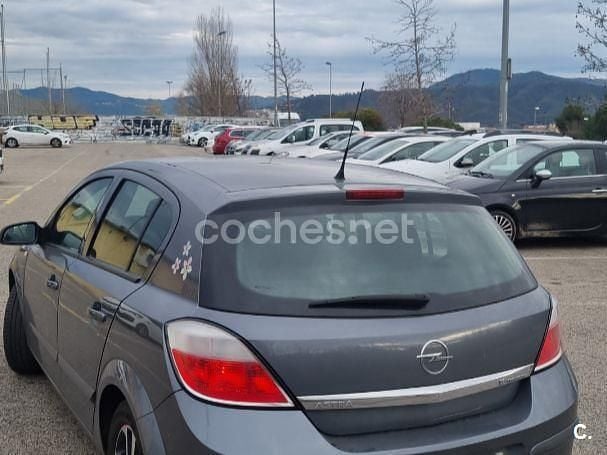 Usado Opel Astra Enjoy 105 CV (77 kW) 2004 Gris / plata Berlina