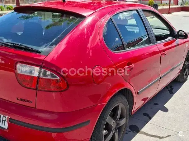 Usado Seat Leon Sport 110 CV (80 kW) 2004 Rojo Utilitario