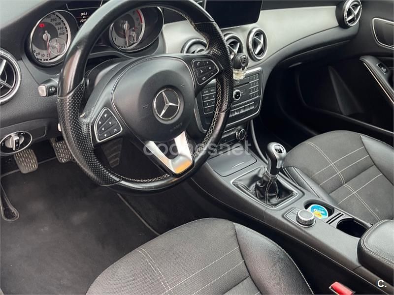 Blanco Usado 2016 Mercedes CLA200 Shooting Brake Familiar | 13.980 € (Precio justo) - Imagen 1/4