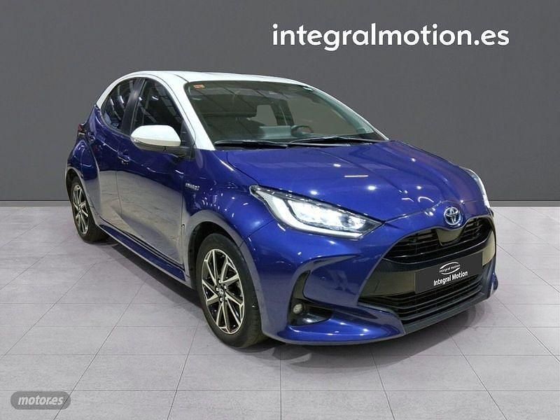 Usado Toyota Yaris Hybrid Active 116 CV (85 kW) 2021 Azul Berlina