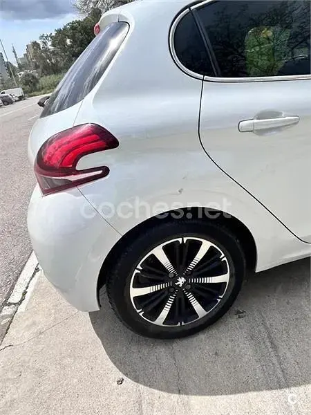 Usado Peugeot 208 82 CV (60 kW) 2019 Blanco Utilitario