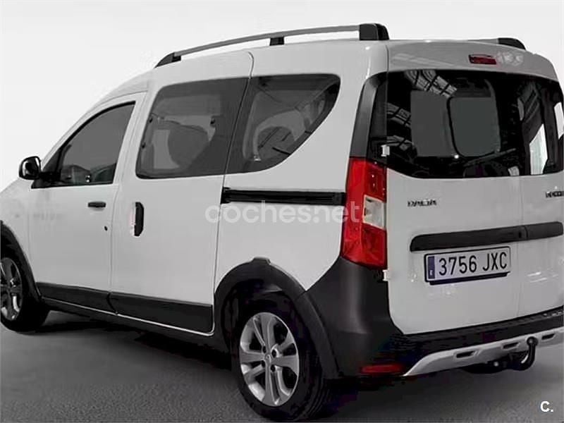 Usado Dacia Dokker Stepway 90 CV (66 kW) 2017 Blanco Monovolumen