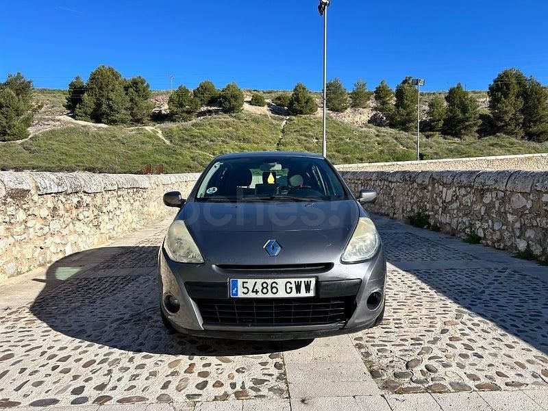 Usado Renault Clio II Exception 105 CV (77 kW) 2010 Beige Berlina