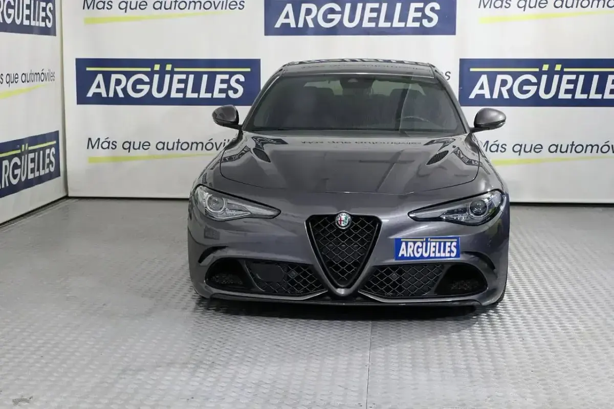 Usado Alfa Romeo Giulia Quadrifoglio 510 CV (375 kW) 2018 Gris metalizado Berlina