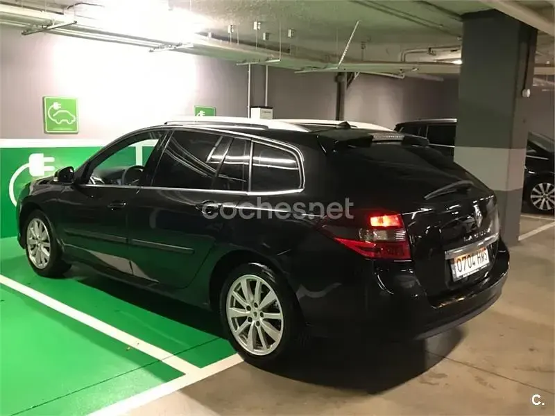 Usado Renault Laguna III Dynamique 110 CV (80 kW) 2013 Negro Familiar