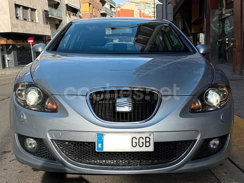 Usado Seat Leon Style 140 CV (102 kW) 2008 Gris / plata Berlina