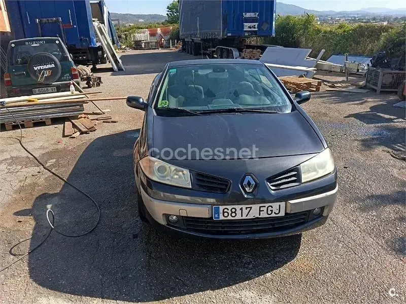 Usado Renault Mégane Cabriolet Dynamique 105 CV (77 kW) 2006 Gris / plata Descapotable