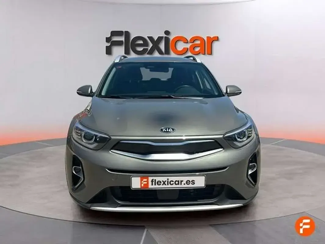 Usado Kia Stonic 120 CV (88 kW) 2020 Gris SUV