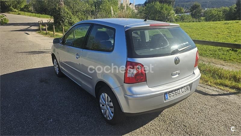 Usado VW Polo Trendline 65 CV (47 kW) 2004 Gris / plata Utilitario