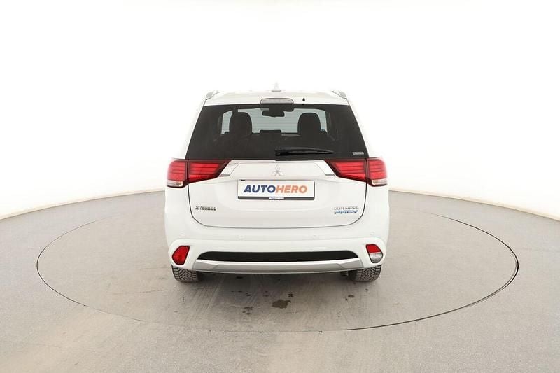 Usado Mitsubishi Outlander P-HEV 203 CV (149 kW) 2018 Blanco SUV