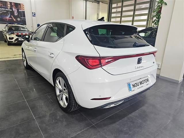 Usado Seat Leon FR 150 CV (110 kW) 2021 Blanco Berlina