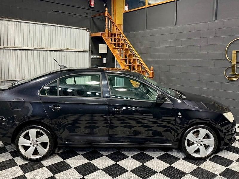 Usado Seat Toledo Reference 105 CV (77 kW) 2014 Negro Utilitario