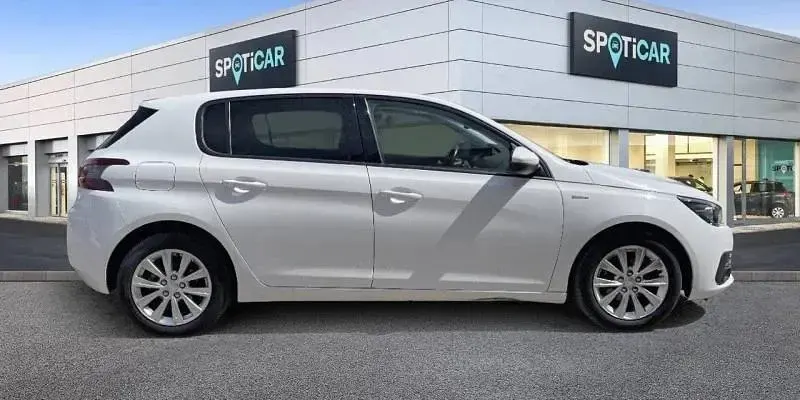 Usado Peugeot 308 Style 110 CV (80 kW) 2019 Blanco