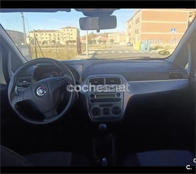 Usado Fiat Punto Dynamic 75 CV (55 kW) 2009 Blanco Utilitario