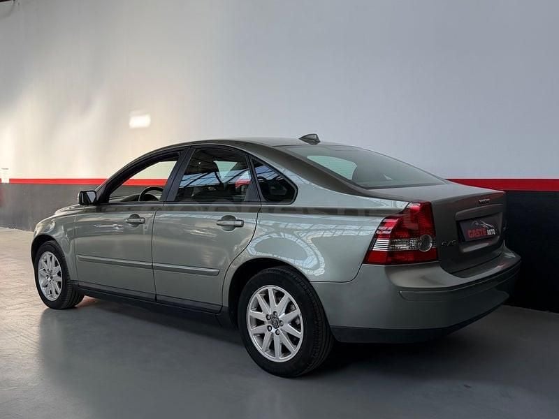 Usado Volvo S40 Momentum 136 CV (100 kW) 2006 Beige Berlina