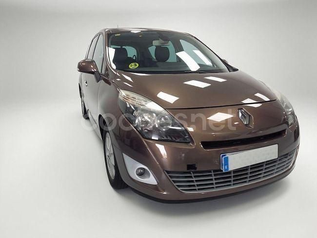 Usado Renault Grand Scénic III Dynamique 131 CV (96 kW) 2011 Marron Monovolumen