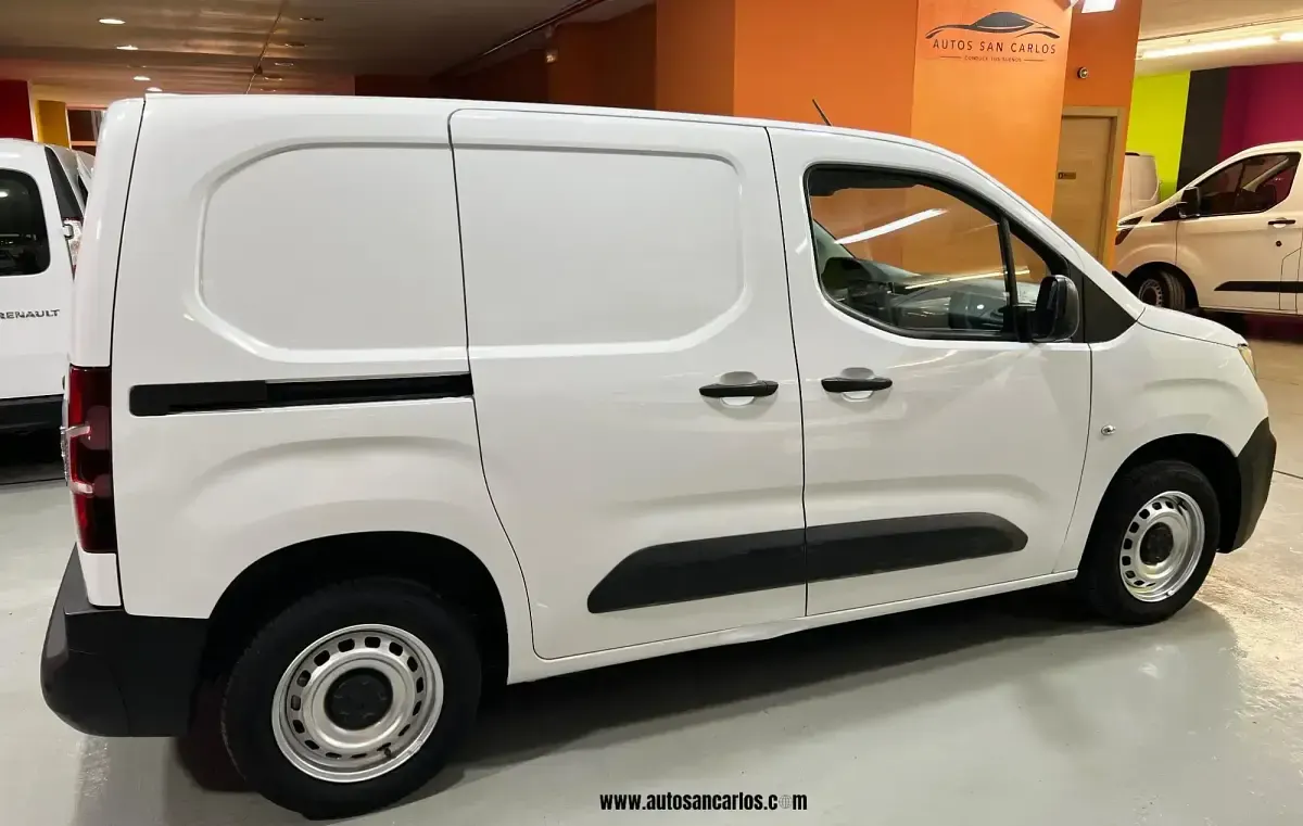 Usado Peugeot Partner 100 CV (73 kW) 2021 Blanco Monovolumen