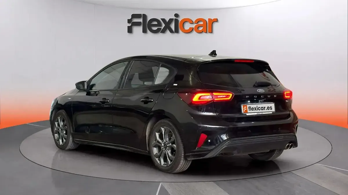 Usado Ford Focus ST-Line 125 CV (91 kW) 2023 Negro Berlina
