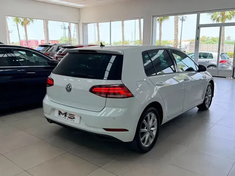 Usado VW Golf VIII Business 115 CV (84 kW) 2022 Blanco Berlina