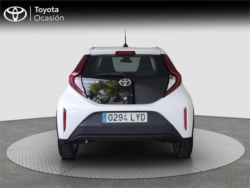Usado Toyota Aygo X Play 72 CV (52 kW) 2022 Blanco SUV