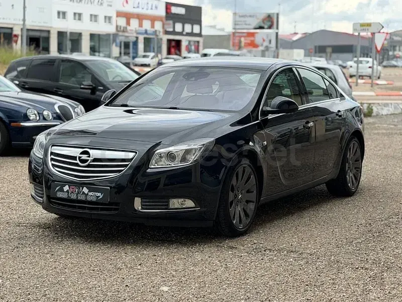 Usado Opel Insignia Cosmo 160 CV (117 kW) 2011 Negro Berlina