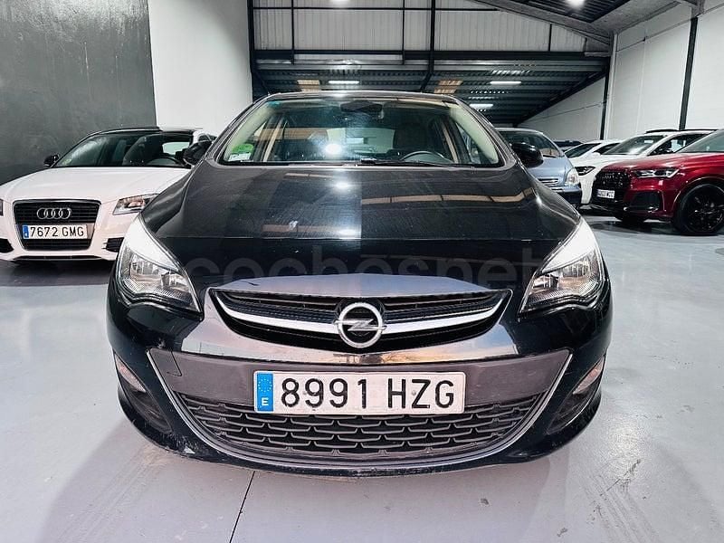 Usado Opel Astra Business 110 CV (80 kW) 2014 Negro Berlina